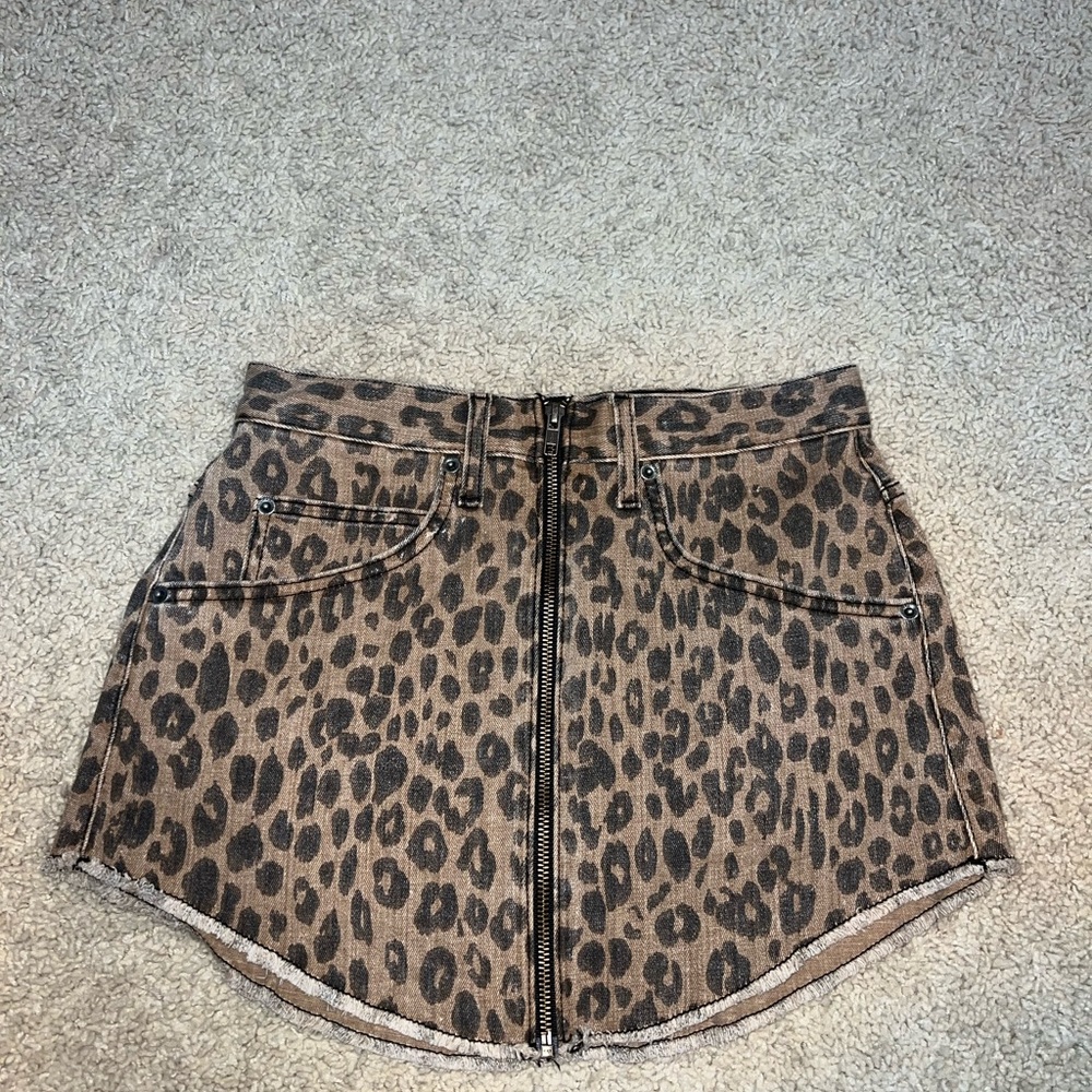 LF Cheetah Skirt. Size 28